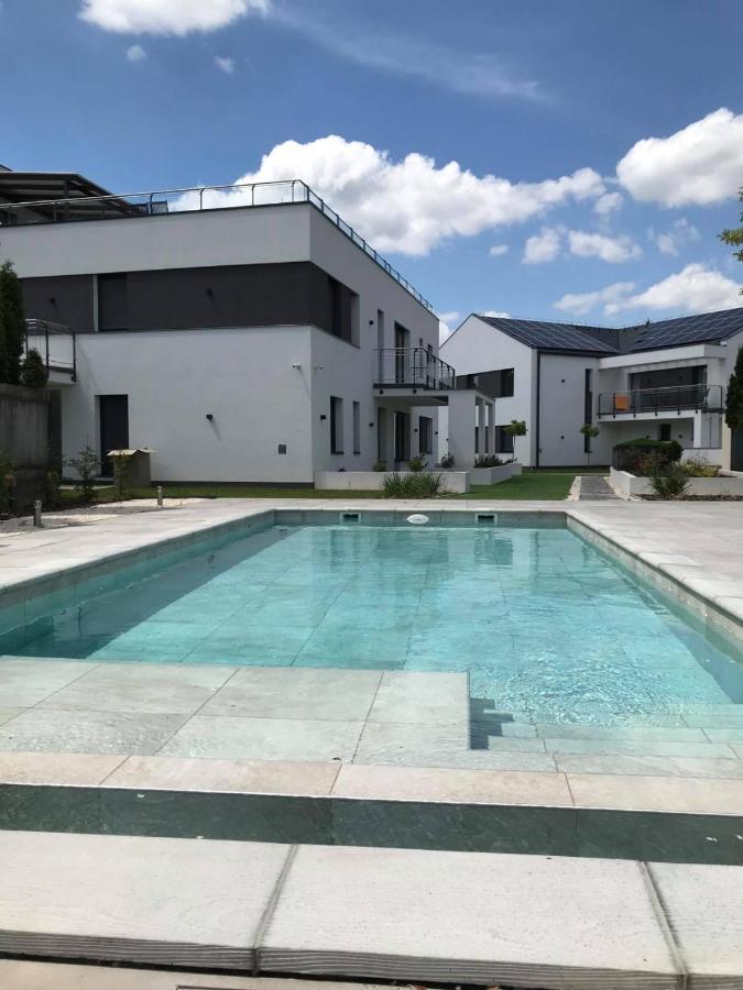 Oasis Residence ไฮจ์ดุสโซบอสโล ภายนอก รูปภาพ