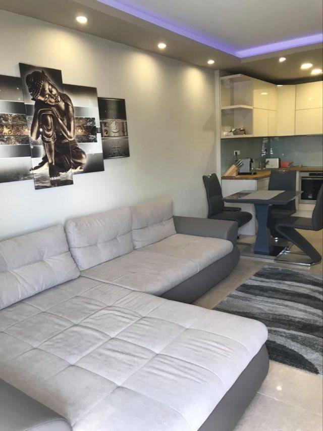 Oasis Residence ไฮจ์ดุสโซบอสโล ภายนอก รูปภาพ